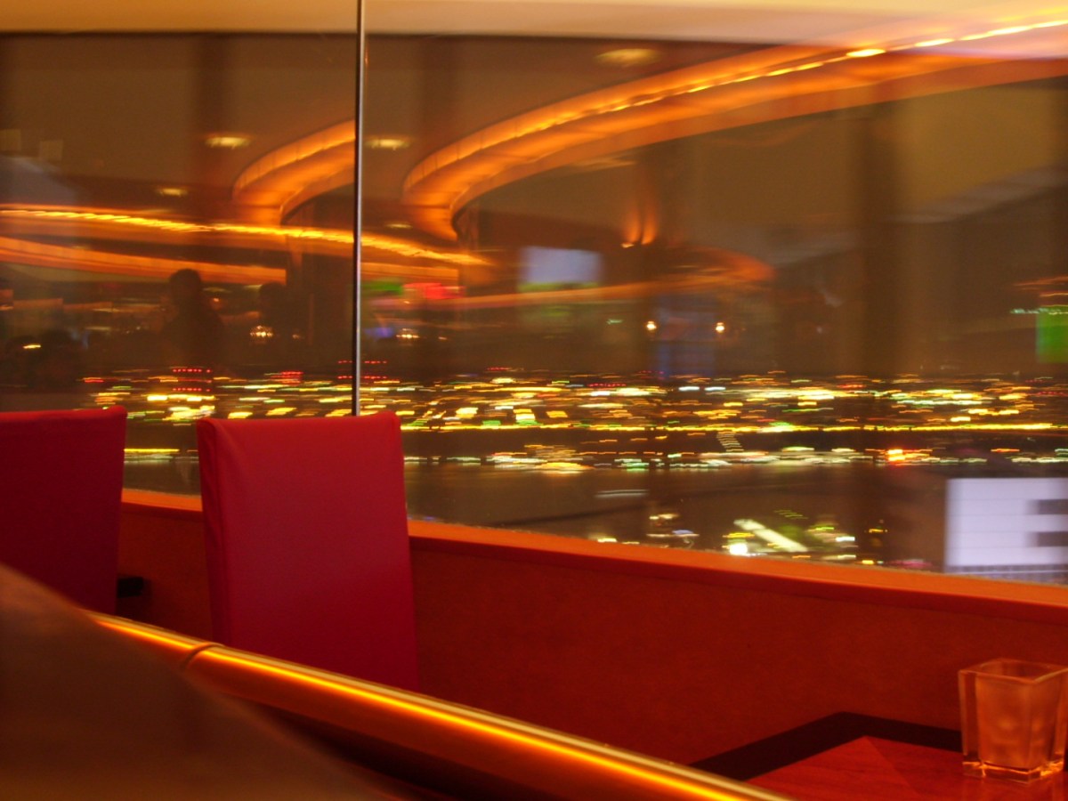 Il mondo va veloce e io sto (felicemente)&nbsp;indietro