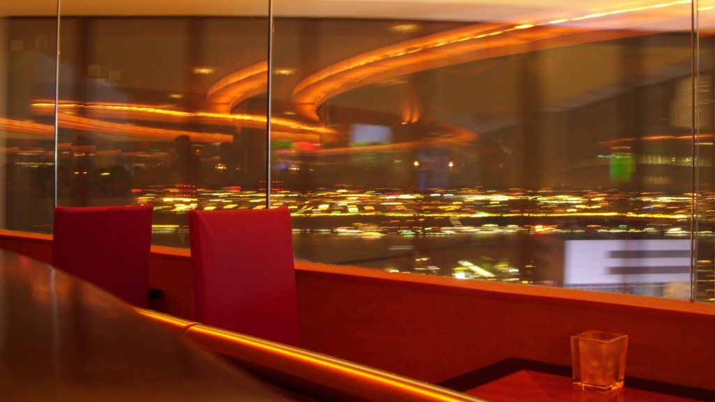 Il mondo va veloce e io sto (felicemente)&nbsp;indietro